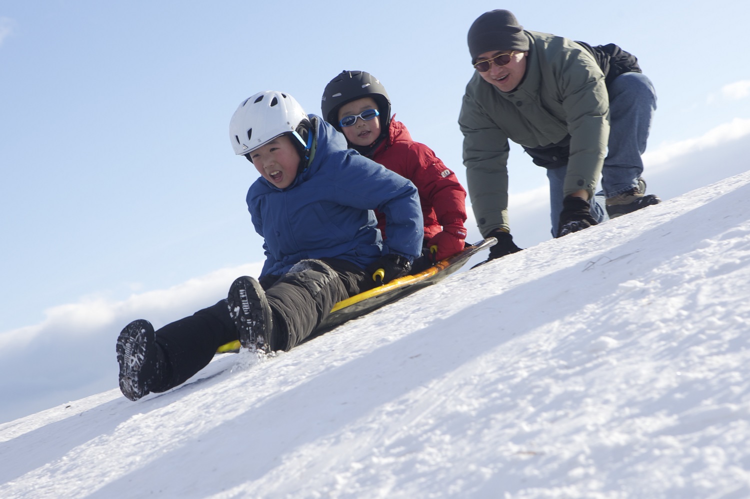 enfants luge à Bronte Creek